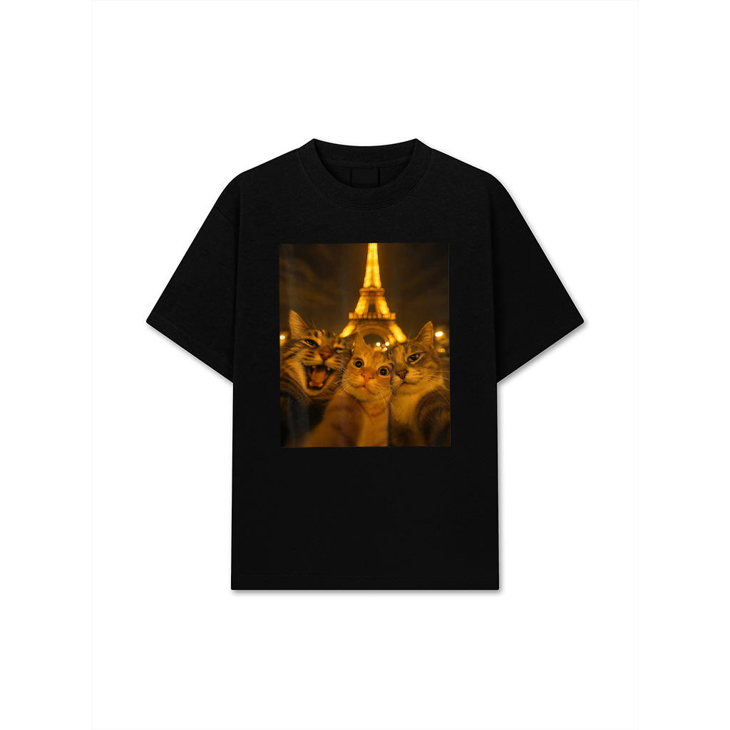 Cats Selfie In Paris, Cats Visiting Paris , Travelling Cats T-Shirt