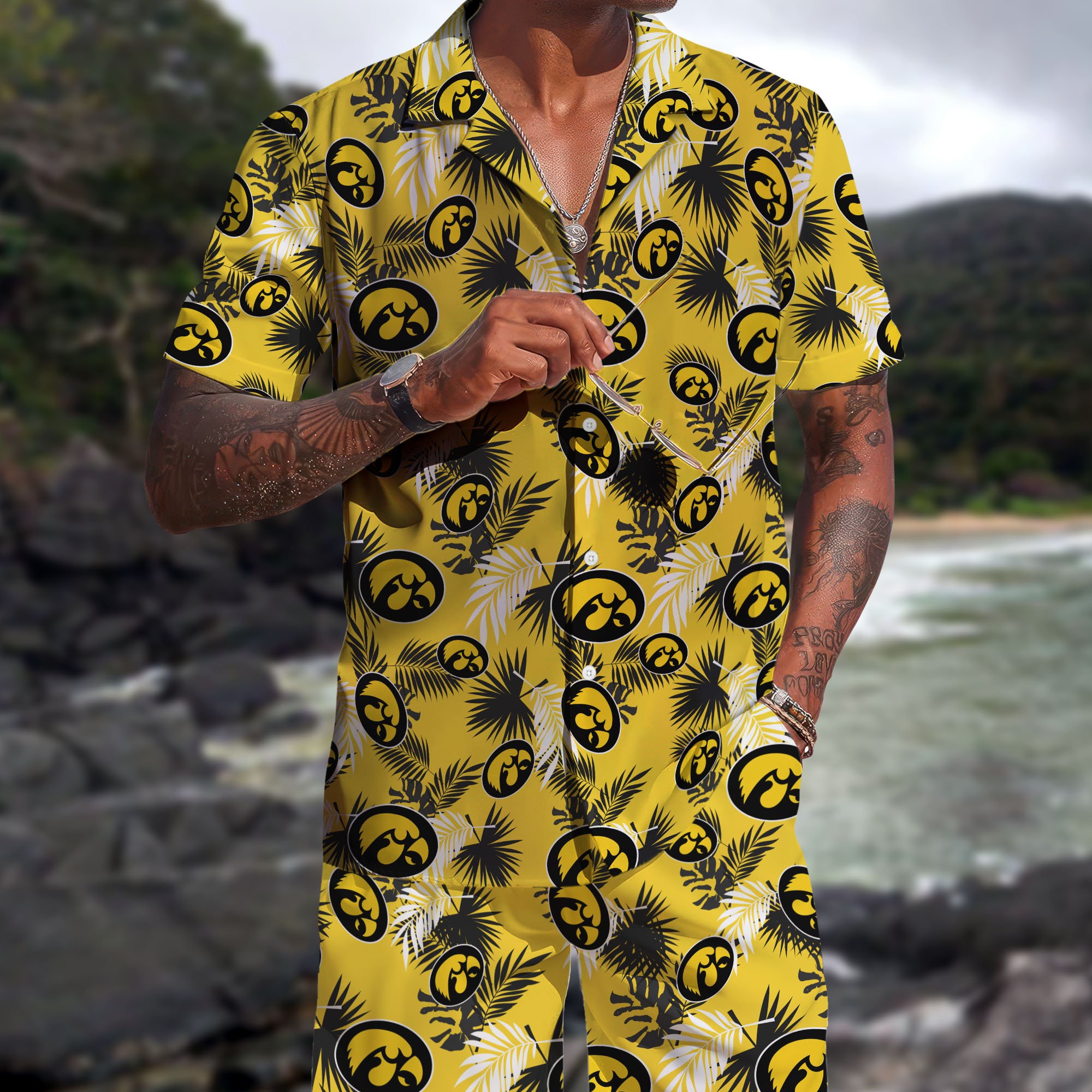 Iowa Hawkeyes Hawaiian Shorts Set 2025 Version, Hawaiian Shirts, Sports Shorts, Gifts For Fan
