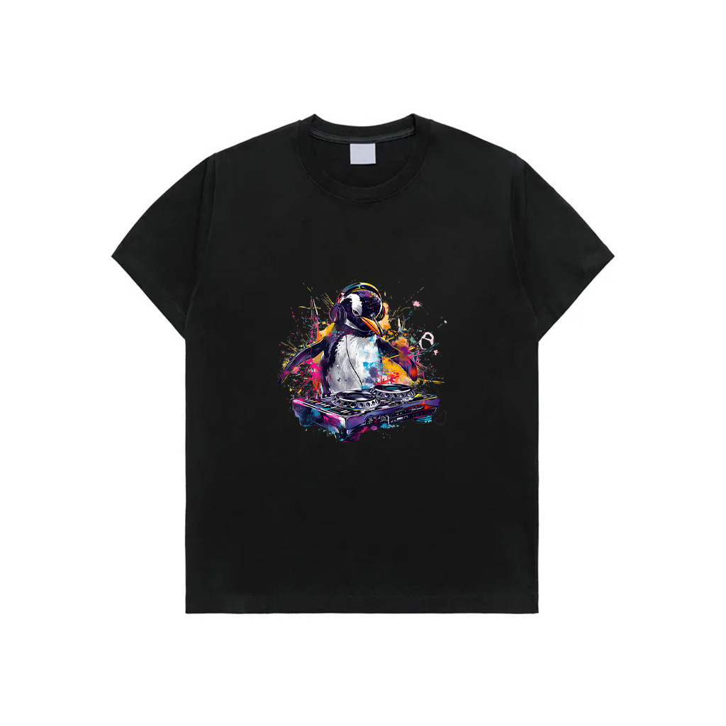 Penguin Music DJ House Music Artwork Turntable DJ Penguin T-Shirt