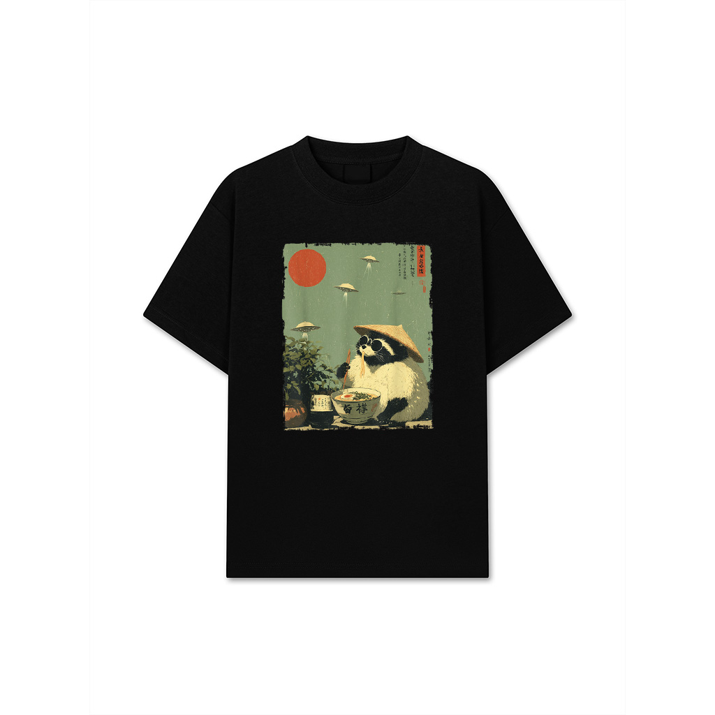 Vintage Resto Japanese Raccoon Ramen Alien Funny Racoon T-Shirt